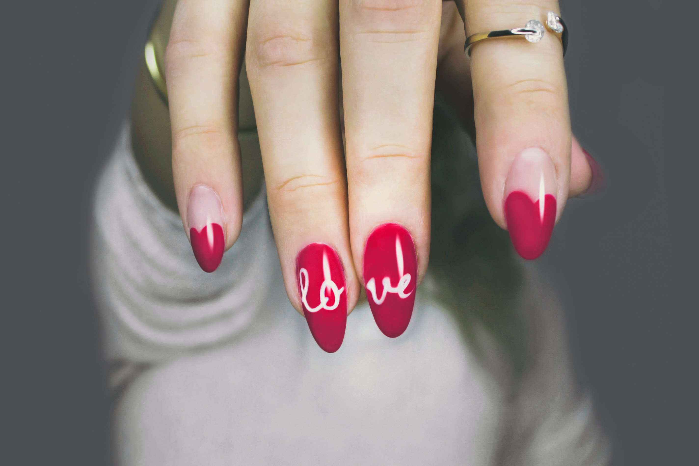 nail design that says love